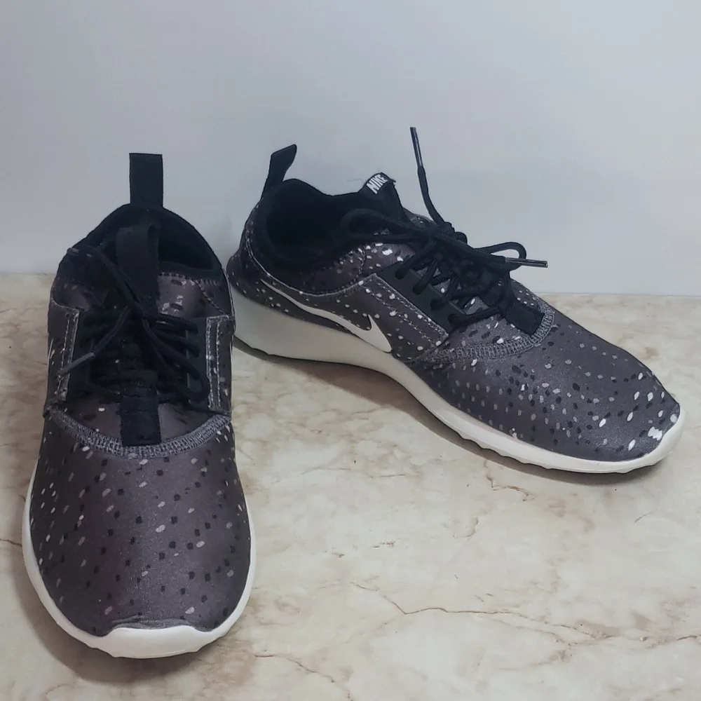 Nike Charcoal and White Athletic Womens Shoes Size 8.5